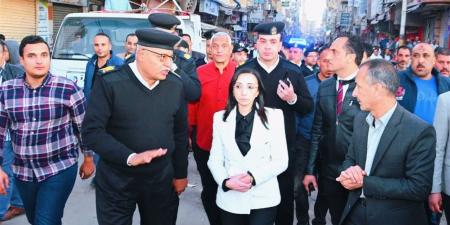 محافظ البحيرة تتابع ميدانيًا رفع الإشغالات بشارع ناصر بأبو حمص