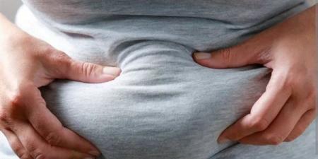 أسباب تراكم دهون البطن بعيدًا عن الإفراط في الطعام.. عوامل خفية تهدد الرشاقة والصحة