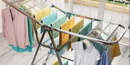 أضرار نشر الملابس داخل المنزل وفوائد نشرها في الخارج.. بين الصحة وجودة الحياة