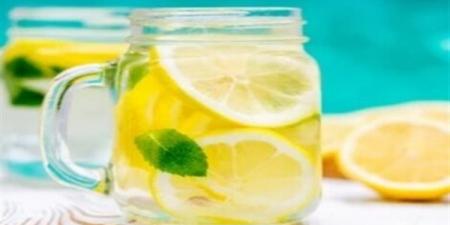 فوائد ماء الليمون للبشرة وكيف يمنحك نضارة طبيعية