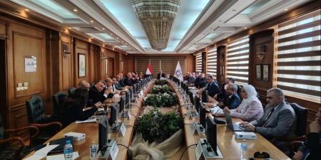 جامعة القاهرة الأهلية تُعزز الوعي الوطني للطلاب بندوة حول التحديات الراهنة