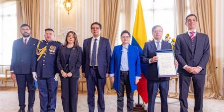 سفير مصر لدى كولومبيا يقدم أوراق اعتماده لرئيس الجمهورية