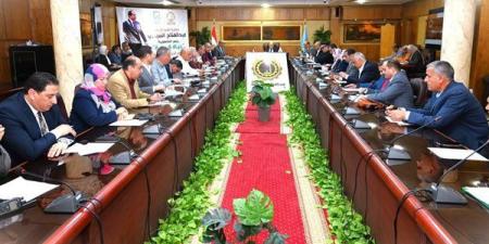 محافظ الغربية يترأس اللجنة العليا لتوريد القمح ويتابع الاستعدادات للاستلام والتخزين