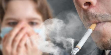 باحثون يوضحون.. هل التدخين يسرع الإصابة بالخرف؟