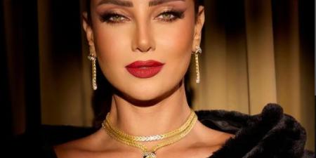 رضوى الشربيني تخطف الأنظار بإطلالة سوداء ومكياج خاطف