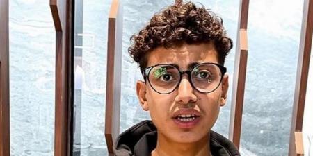 خاص "الدستور".. محافظ كفر الشيخ يلتقي بالطفل النقاش لبحث حالته