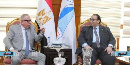 بحث الموقف التنفيذي للمدينة الطبية وتشغيلها بجامعة كفر الشيخ