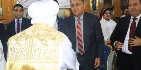 محافظ القليوبية يشارك في قداس عيد القيامة المجيد بكنيسة العذراء ببنها