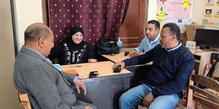 مدير تعليم أبوتشت يتفقد مدرسة الخوالد ذات الفصل الواحد