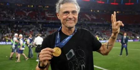 باريس سان جيرمان يقترب من تمديد عقد إنريكي حتى 2030 بعقد تاريخي ضخم