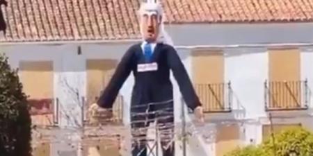 إسرائيل تستدعي دبلوماسيًا إسبانيًا احتجاجًا على حرق دمية نتنياهو