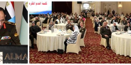 وزير الدفاع والإنتاج الحربى يكرم عدداً من القادة الذين أوفوا العطاء بالقوات المسلحة
