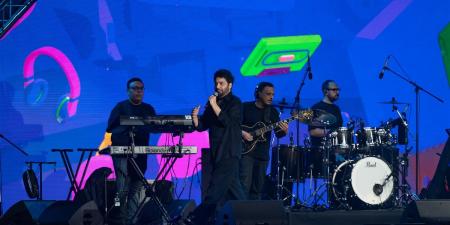 حميد الشاعري يشعل أبوظبي بحفل كامل العدد ويؤكد: الدار أمان.. ولفتة إنسانية لعروسين