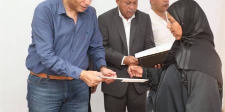 بعد سنوات من الانتظار.. البرقي يسلم عقود 493 وحدة سكنية لمستحقيها بالقصير