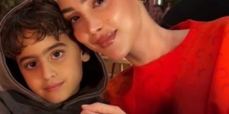 "فولة واتقسمت".. بسمة بوسيل تنشر صورة مع ابنها آدم تامر حسني