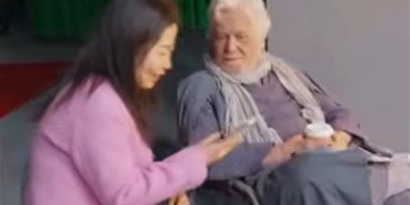 تفاعل مع تيك توكر صينية أبهرت حسين فهمي بتقليده في فيلم «العار» (فيديو)