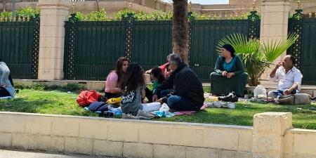 شاهد.. احتفالات المصريين بشم النسيم في الميادين العامة