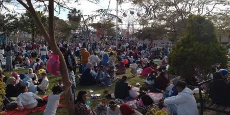 "حدائق القناطر الخيرية".. متنفس أخضر بأسعار رمزية في شم النسيم