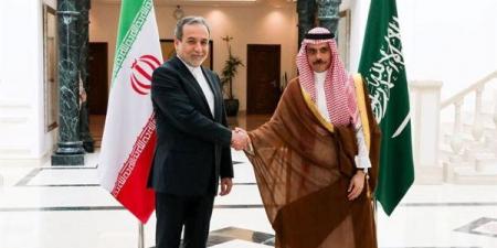 محادثة هاتفية بين عراقجي ووزير الخارجية السعودي لبحث التطورات الإقليمية ومفاوضات باكستان