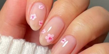 طرق العناية بالأظافر في فصل الربيع وألوان المنعشة تتناغم مع الأزياء