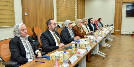 مائدة مستديرة مع وفد أكاديمي من جامعة بكين بالتعاون مع جامعة الجلالة لتعزيز التعاون الدوائي الدولي