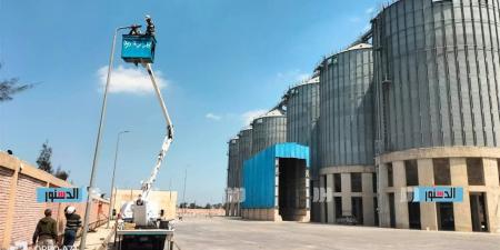 استعدادا للتوريد.. تطوير منظومة الإنارة العامة بمحيط صوامع دسوق في كفر الشيخ