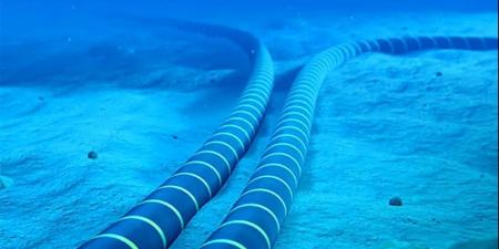 مطالب بتأمين ممرات مائية آمنة في البحر الأحمر وحماية كابلات الإنترنت