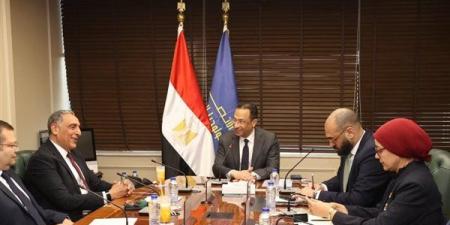 وزير الاتصالات يبحث مع أوراكل التوسع في التحول الرقمي وتدريب 150 ألف شاب