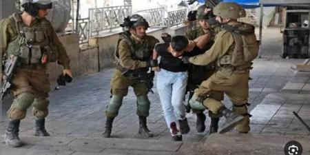 الإحتلال الإسرائيلي يعتقل فلسطينيا جنوب الخليل