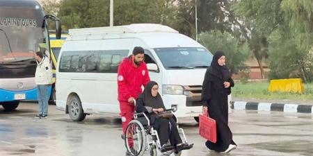 معبر رفح يستقبل دفعة جديدة من المصابين القادمين من غزة لتلقي العلاج داخل مصر