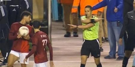 الشارة الدولية علامة استفهام.. اتحاد الكرة يكرم محمود وفا رغم أزمة الأهلي