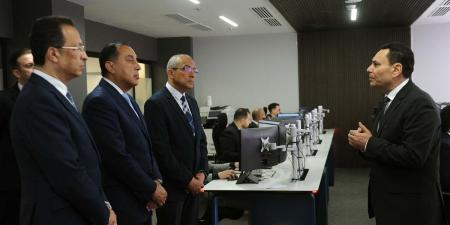 رئيس الوزراء يتفقد مركز التحكم والسيطرة والدعم الفني بالعاصمة الجديدة