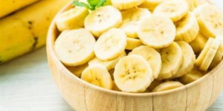 طبيب يوضح الفوائد الحقيقية للموز قبل النوم وبعد التمرين