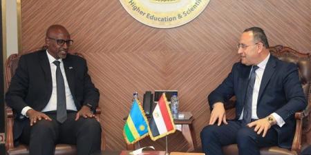 لتعميق التعاون.. وزير التعليم العالي يستقبل نظيره الرواندي