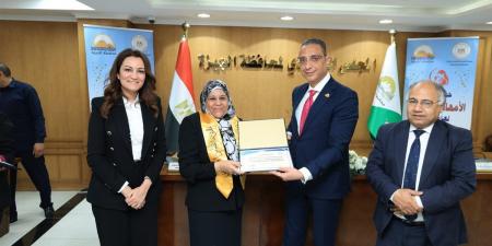 محافظ الجيزة يُكرِّم عدداً من الأمهات المثاليات على مستوى المحافظة.. صور