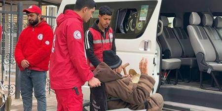 وصول دفعة من المرضى والجرحى الفلسطينيين إلى الأراضي المصرية