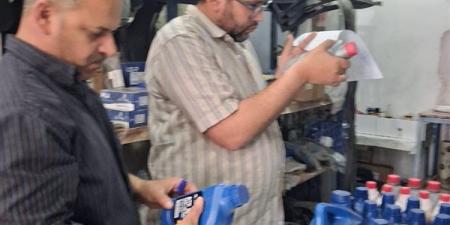 ضبط 966 عبوة مواد غذائية ونصف طن دواجن منتهية الصلاحية بالغربية