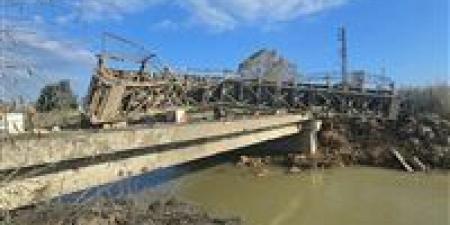 «غير قابل للإصلاح».. إسرائيل تدمر آخر جسر يربط جنوب لبنان ببقية بالبلاد