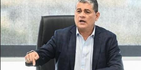 حكم سابق يفتح النار على رئيس لجنة الحكام أوسكار رويز