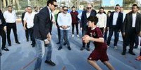 وزير الشباب والرياضة ومحافظ الجيزة يتفقدان أعمال التطوير بنادي الصيد بأكتوبر