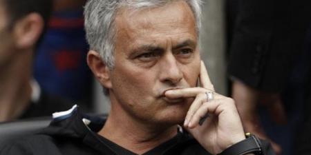 مورينيو يترقب اتصال بيريز.. هل يعود إلى ريال مدريد؟