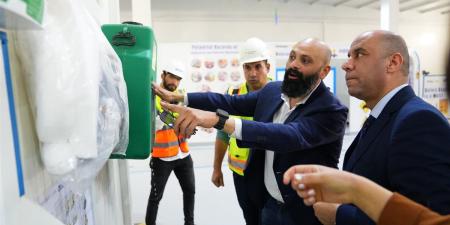 وزير العمل يتلقي العمالة غير المنتظمة بمشروع المترو الجديد بالإسكندرية