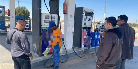 ضبط محطة وقود لتصرفها في 4914 لتر سولار بالفيوم