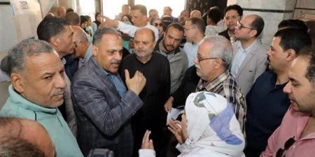 محافظ الشرقية يفاجئ عيادات المبرة بالزقازيق ويوجه بسرعة إنهاء إجراءات علاج المرضى