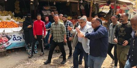 محافظ الدقهلية يتفقد سوق كفر البدماص بالمنصورة ويشدد على عدم المغالاة في الأسعار