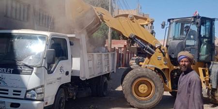 رفع نحو 9 أطنان من المخلفات بشوارع مدينة نجع حمادي