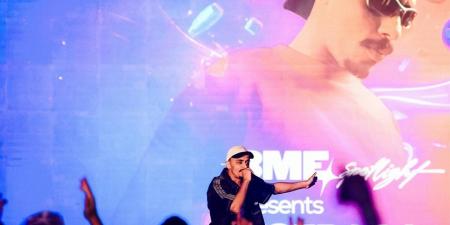 بعد تألقه في “بيبو”.. كزبرة يشعل المسرح في أول لقاء مع جمهوره (صور)