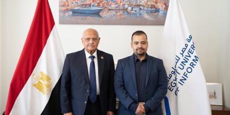 جامعة مصر للمعلوماتية تحقق إنجازًا عالميًا.. طالب يطور تطبيقًا يخدم ضعاف البصر في 130 دولة