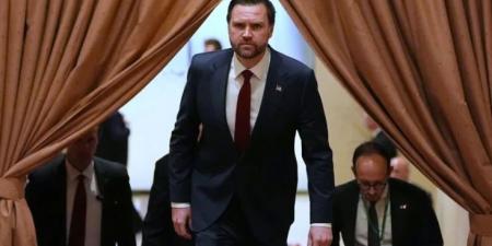 «بين النفي والتأكيد».. هل يتوجه فانس إلى باكستان للمشاركة في مفاوضات إيران؟