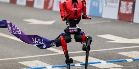 روبوتات صينية تحطم الأرقام القياسية البشرية في عرض تكنولوجي مذهل